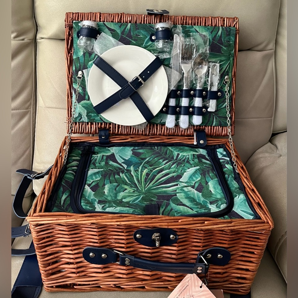 Picnic Al Fresco by Ciroa Picnic Basket with Blanket.